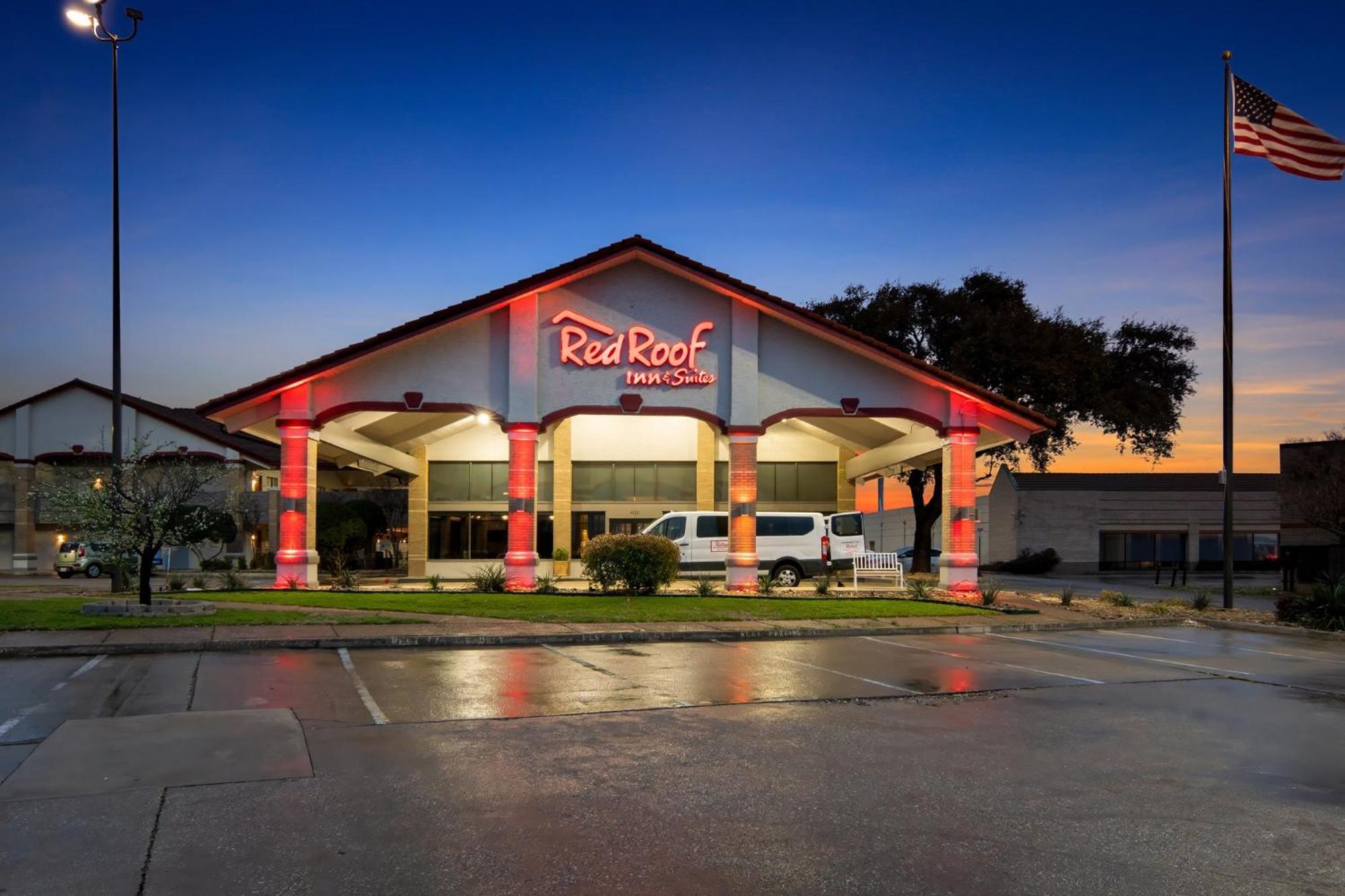 Red Roof Inn & Suites Irving - Dfw Airport South Екстер'єр фото