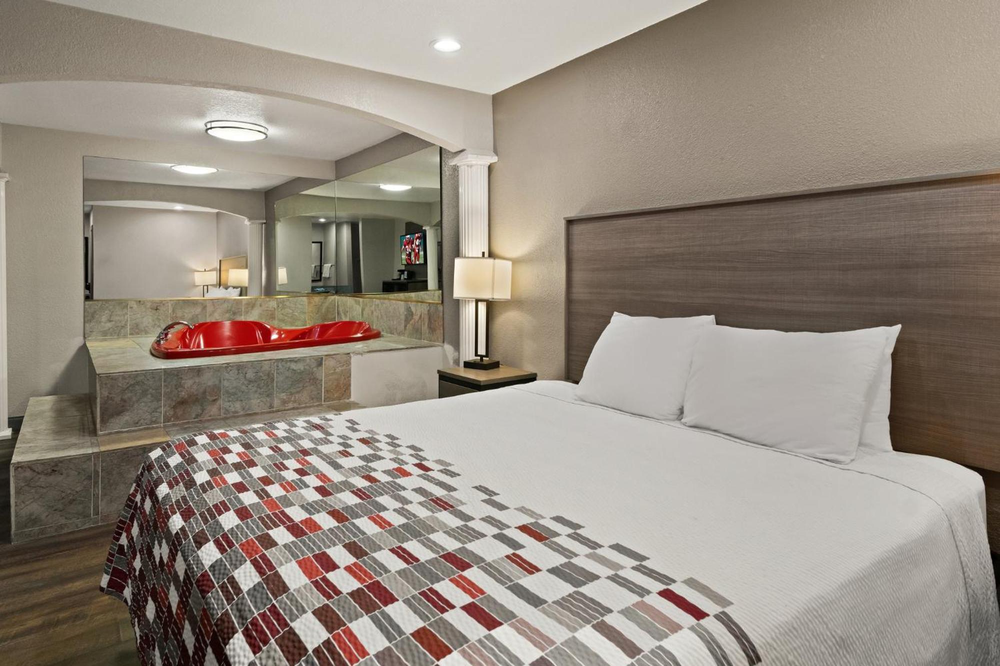 Red Roof Inn & Suites Irving - Dfw Airport South Екстер'єр фото