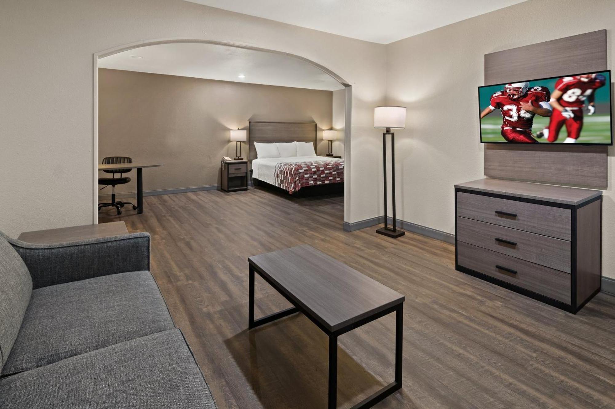 Red Roof Inn & Suites Irving - Dfw Airport South Екстер'єр фото