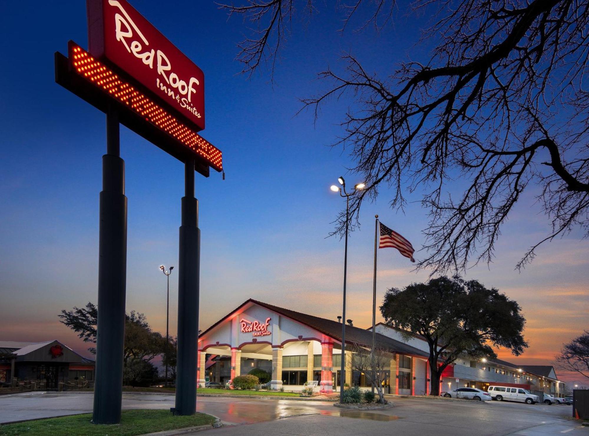 Red Roof Inn & Suites Irving - Dfw Airport South Екстер'єр фото