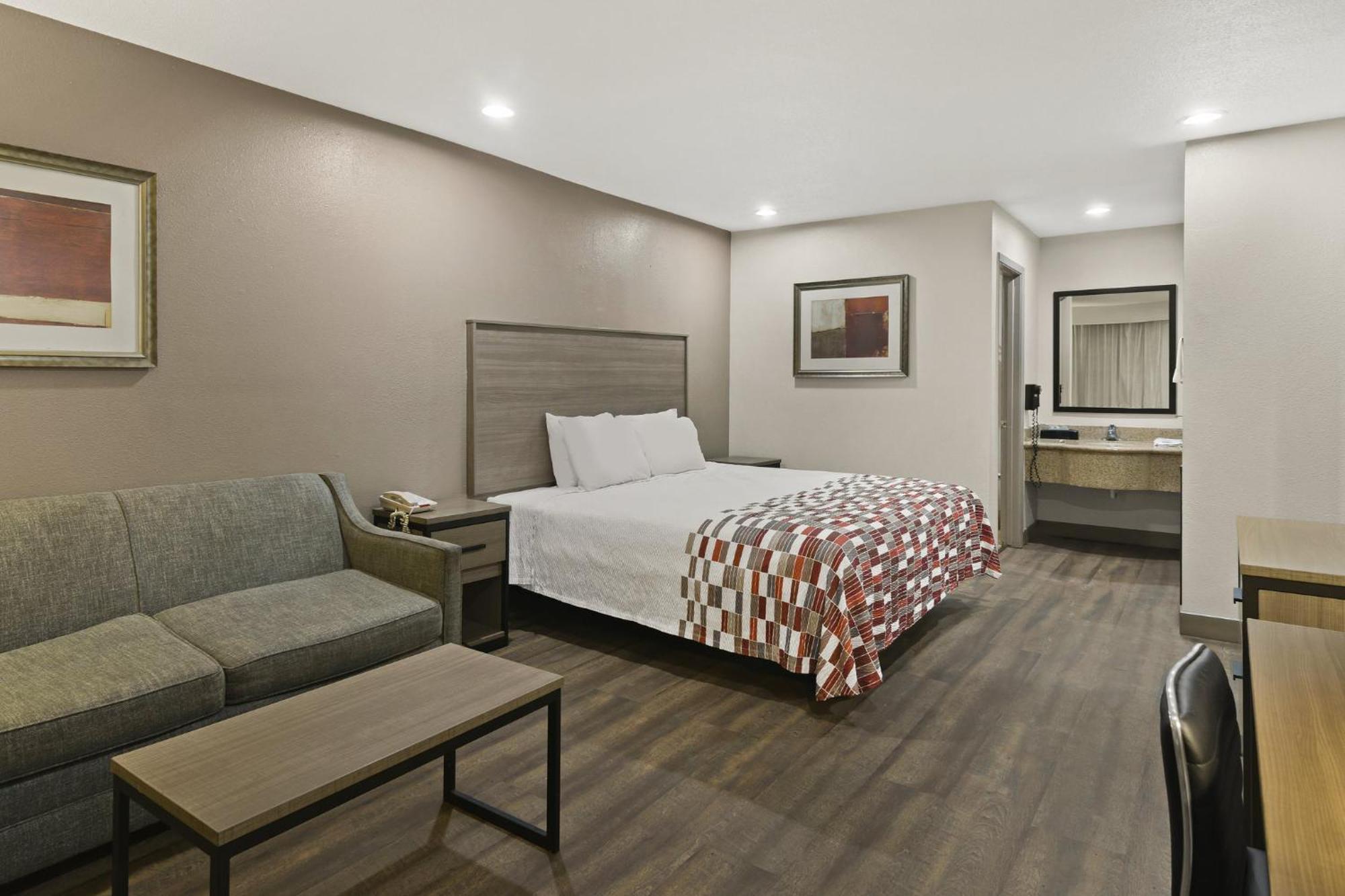 Red Roof Inn & Suites Irving - Dfw Airport South Екстер'єр фото