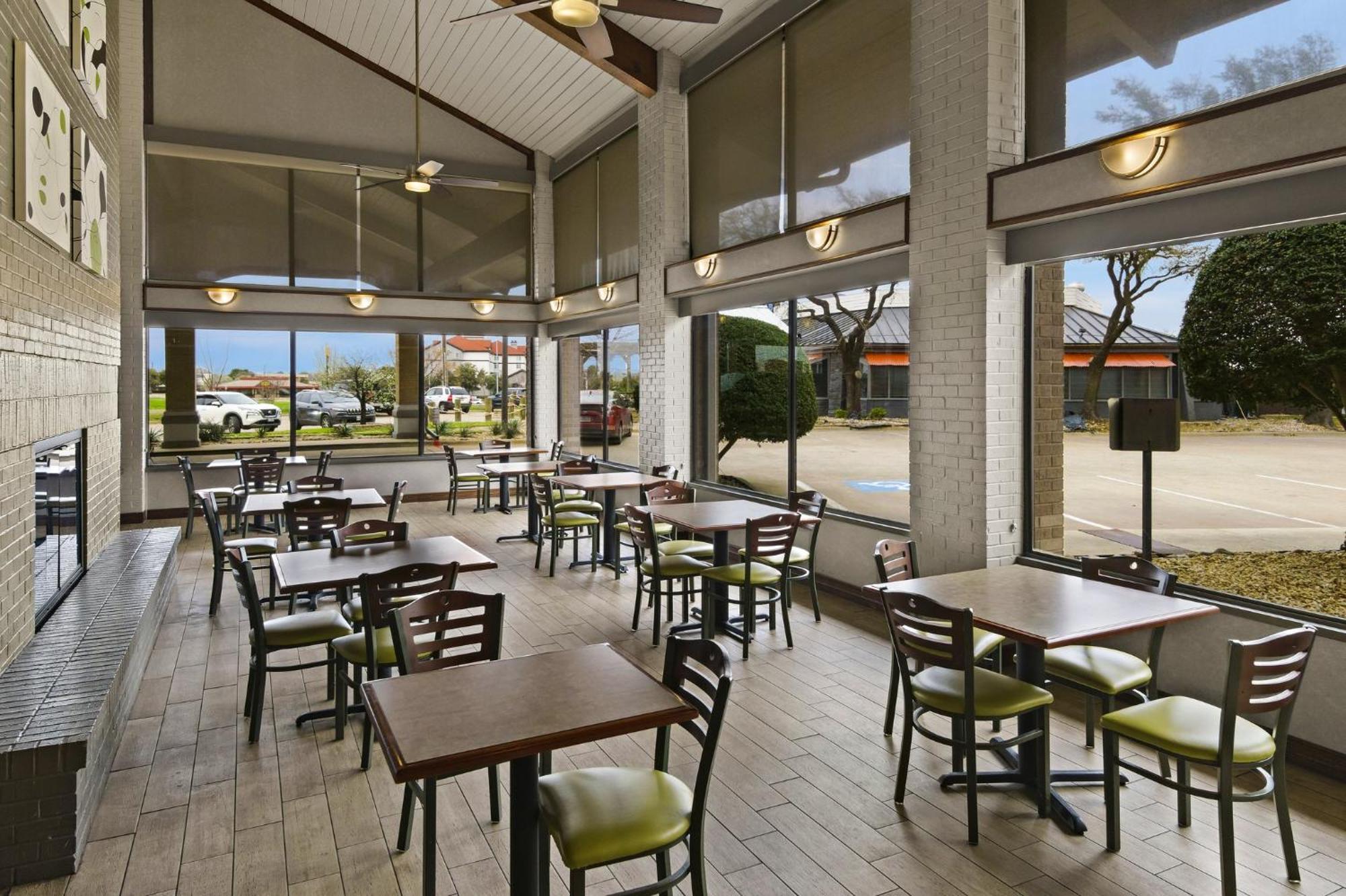 Red Roof Inn & Suites Irving - Dfw Airport South Екстер'єр фото