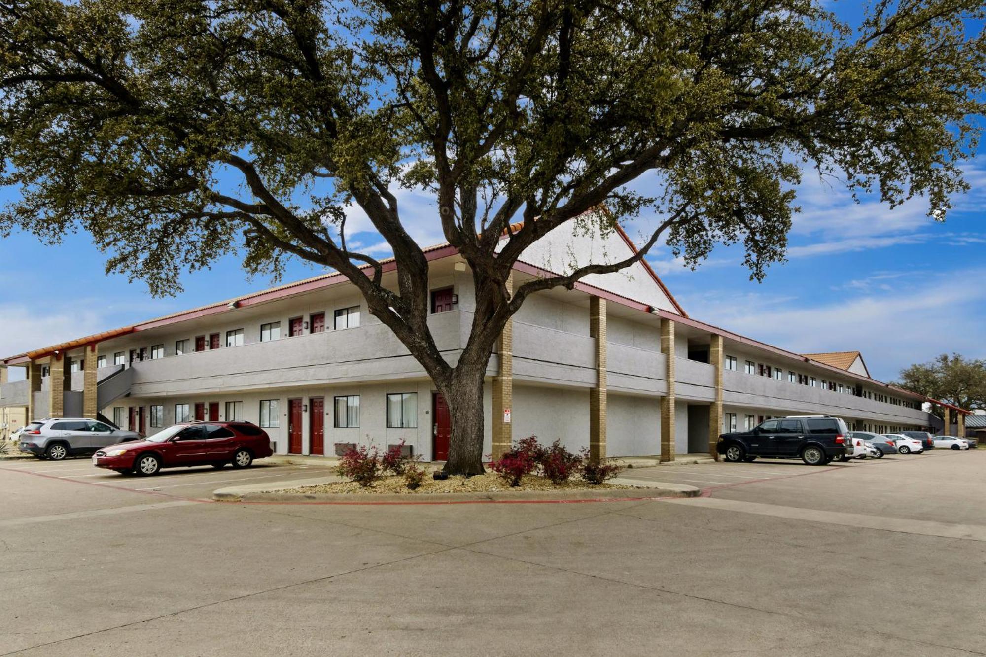 Red Roof Inn & Suites Irving - Dfw Airport South Екстер'єр фото