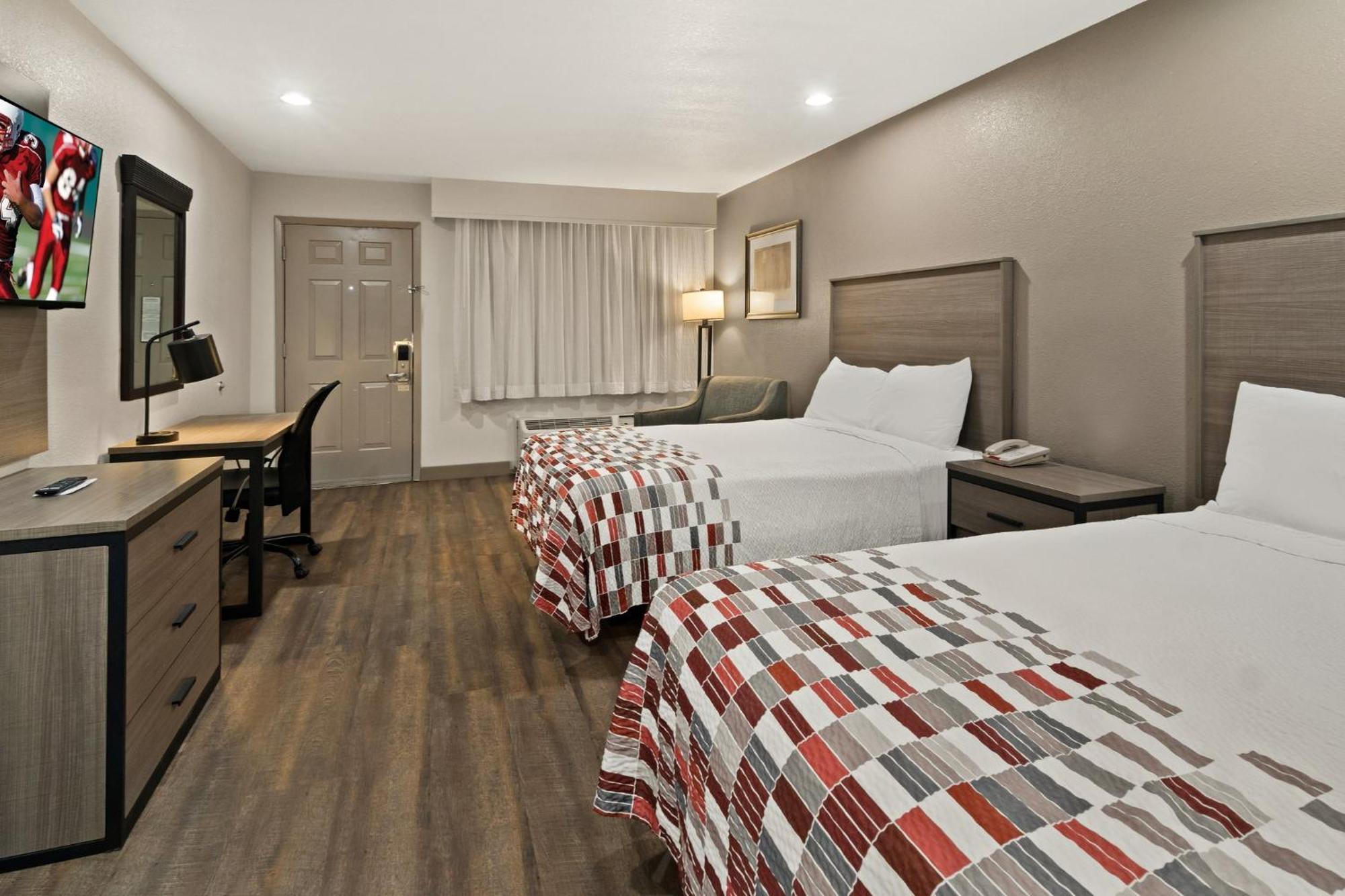 Red Roof Inn & Suites Irving - Dfw Airport South Екстер'єр фото