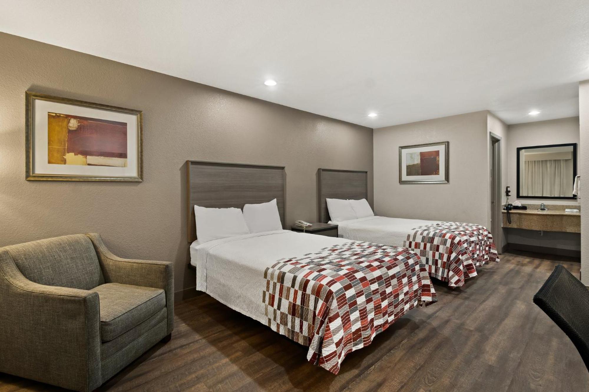 Red Roof Inn & Suites Irving - Dfw Airport South Екстер'єр фото