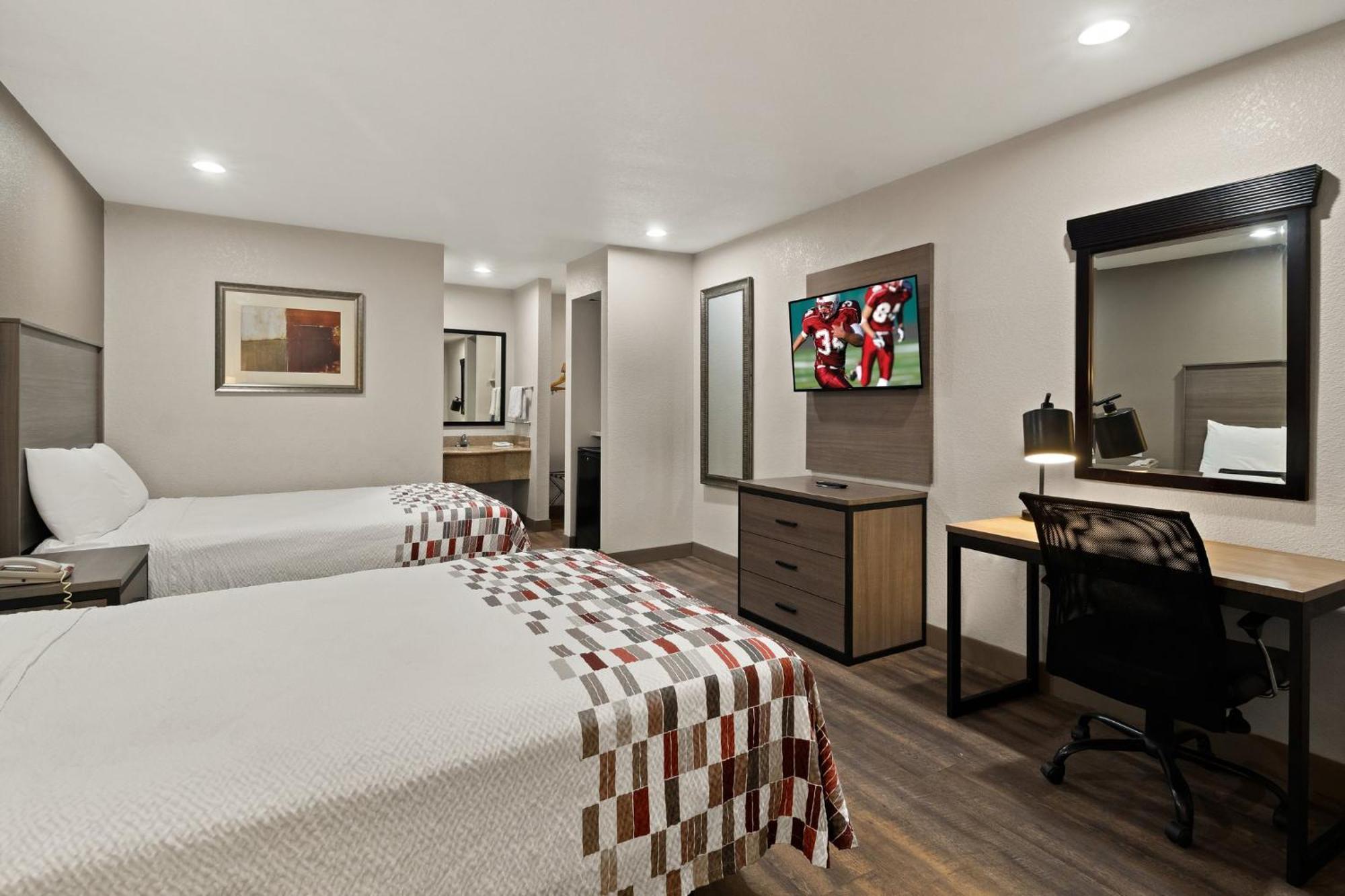 Red Roof Inn & Suites Irving - Dfw Airport South Екстер'єр фото