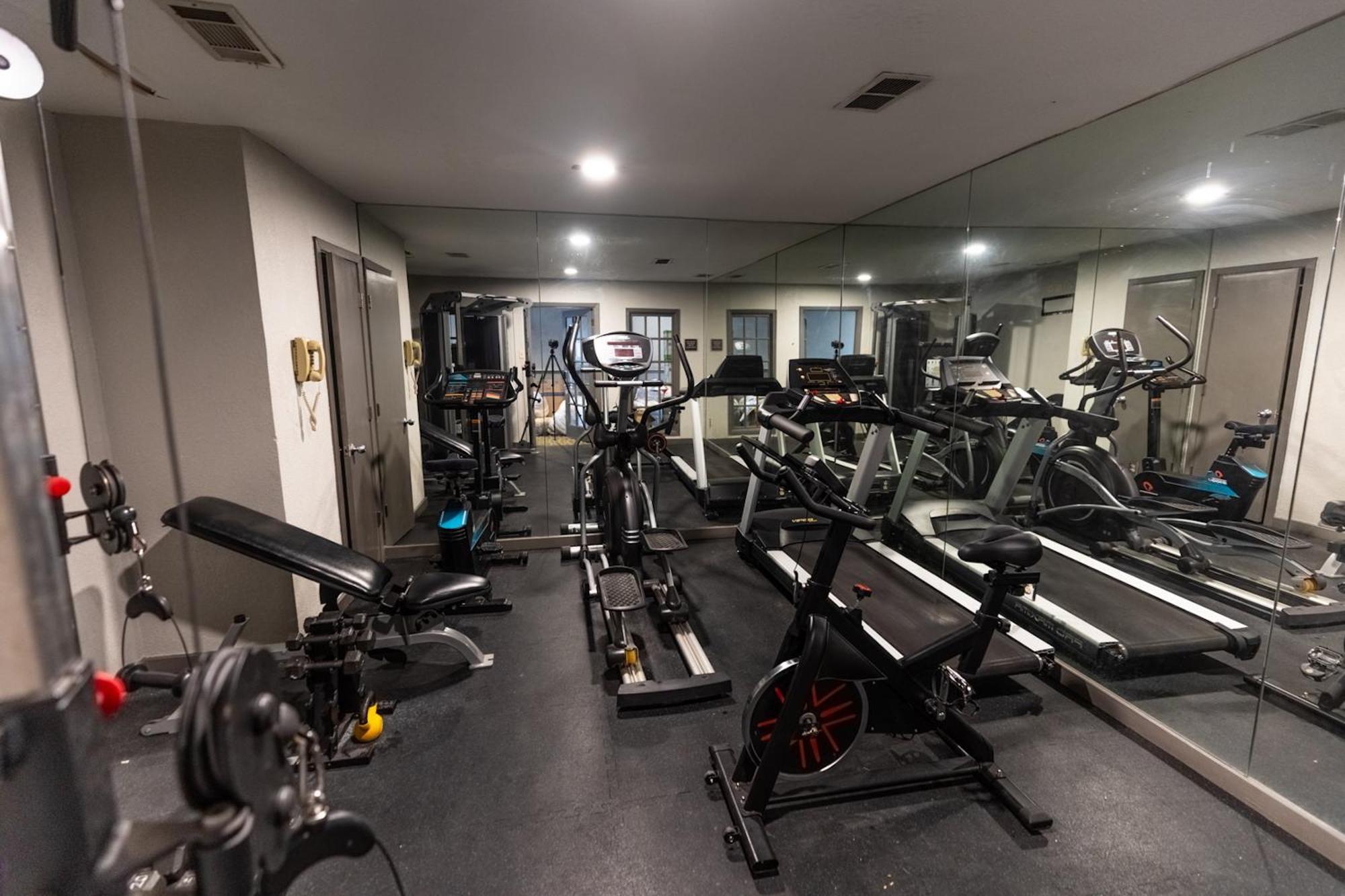 Red Roof Inn & Suites Irving - Dfw Airport South Екстер'єр фото
