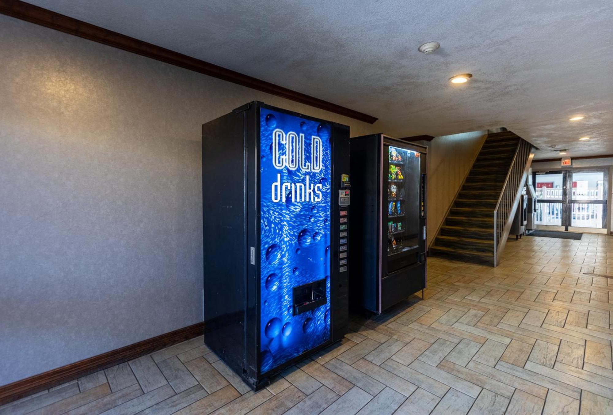 Red Roof Inn & Suites Irving - Dfw Airport South Екстер'єр фото